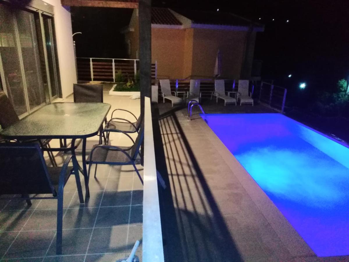 George Sunrise Vila *